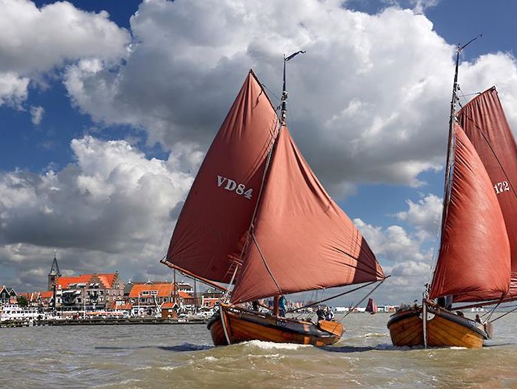 Tussen Wal en Schip